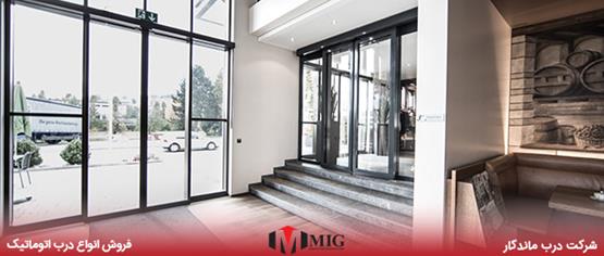 راهنمای کامل تمیز کردن و نگهداری پنل‌های شیشه‌ای درب اتوماتیک بدون آسیب